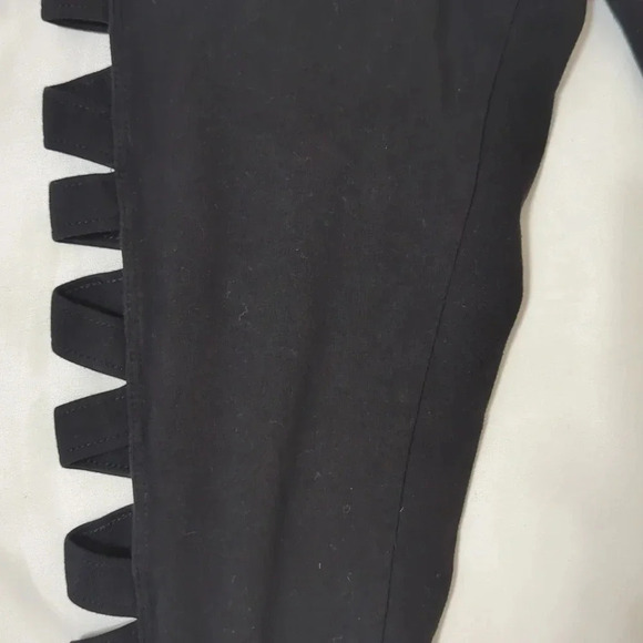 Express Peek-A-Boo Cutout Leggings, Color Black Size S - Picture 5 of 15